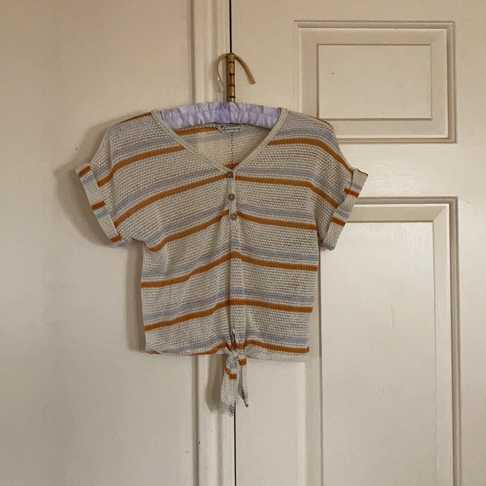 #LOVEWINS CROPPED TOP KNIT TIE T-SHIRT